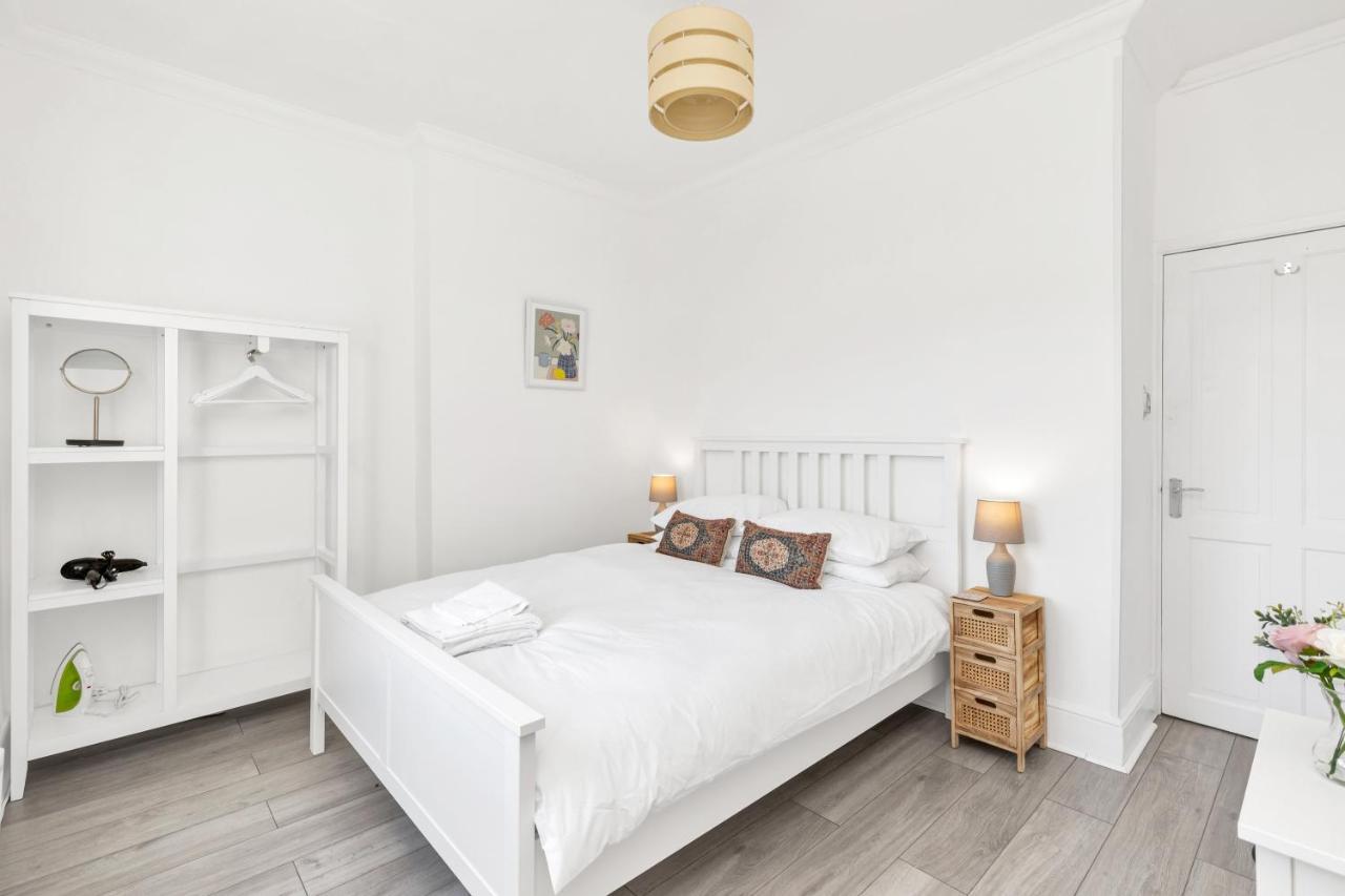 Modern Two Bedroom Apartment With Free Parking! Londres Exterior foto